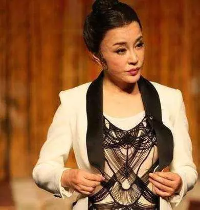明星卸妝後的真實模樣,baby素顏辣眼睛,她才是真正的美人坯子!