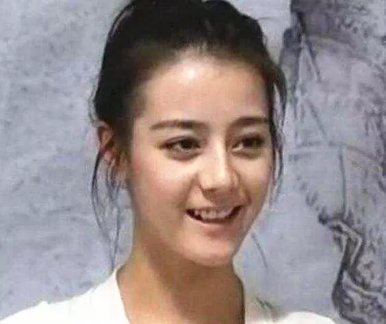明星卸妝後的真實模樣,baby素顏辣眼睛,她才是真正的美人坯子!