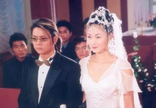 53歲尹天照近照,自嘲天生韭菜命,妻子「拖後腿」卻始終不離不棄