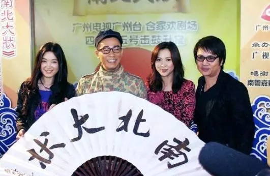 53歲尹天照近照,自嘲天生韭菜命,妻子「拖後腿」卻始終不離不棄