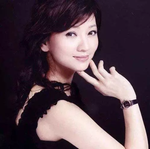 趙雅芝前任和現任丈夫,同夫不同命,現狀簡直相差了十萬八千里!
