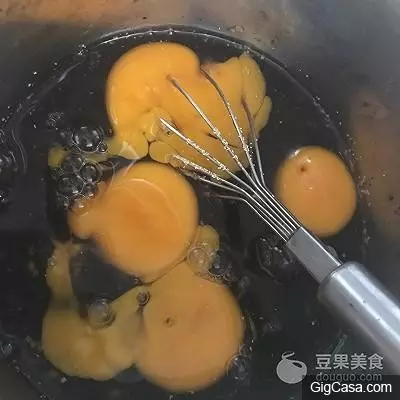只需要攪拌均,就可以做出鬆軟的【馬來糕】啦!!