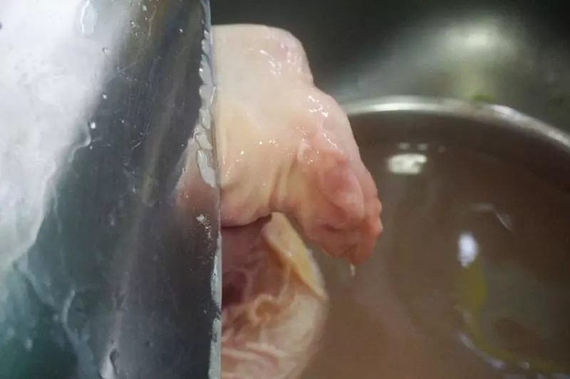 「洗豬肚」只需簡單幾步,洗得特乾淨,10分鐘輕鬆搞定!(附有豬肚湯的詳細做法)