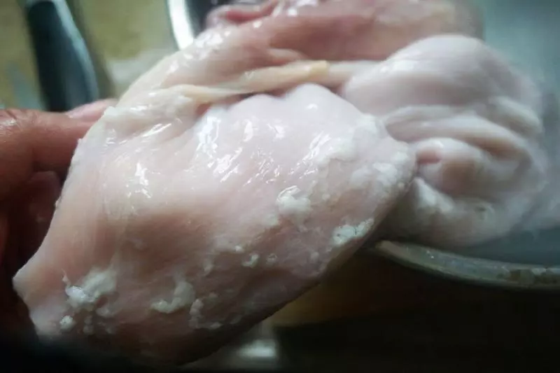 「洗豬肚」只需簡單幾步,洗得特乾淨,10分鐘輕鬆搞定!(附有豬肚湯的詳細做法)