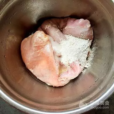 「洗豬肚」只需簡單幾步,洗得特乾淨,10分鐘輕鬆搞定!(附有豬肚湯的詳細做法)
