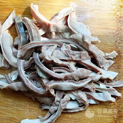 「洗豬肚」只需簡單幾步,洗得特乾淨,10分鐘輕鬆搞定!(附有豬肚湯的詳細做法)
