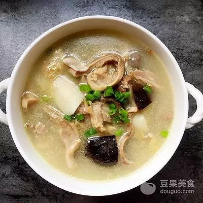 「洗豬肚」只需簡單幾步,洗得特乾淨,10分鐘輕鬆搞定!(附有豬肚湯的詳細做法)