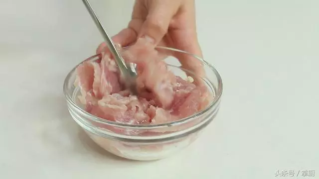 蔥爆瘦肉片的家常做法,8分鐘就學會,簡單又好吃,蔥香味濃郁