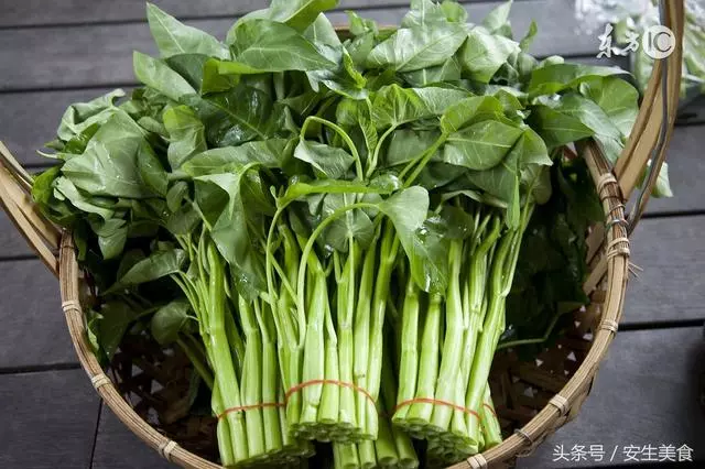 炒空心菜的做法,炒空心菜「不變色」的小撇步!超實用哦,學會了,炒空心菜不變黃變黑了!