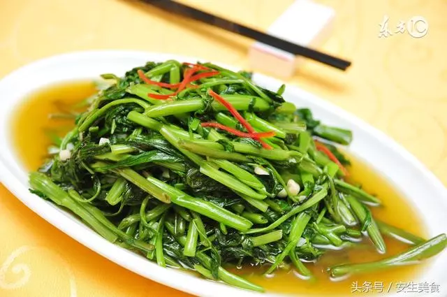 炒空心菜的做法,炒空心菜「不變色」的小撇步!超實用哦,學會了,炒空心菜不變黃變黑了!