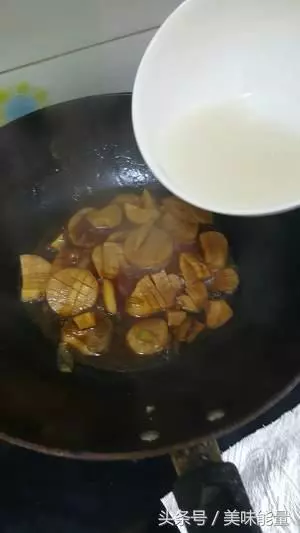 蚝油杏鮑菇—萬能的蚝油加美味的杏鮑菇,口感滑嫩,比肉還好吃