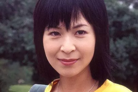 50歲前TVB當家花旦,在街頭現路人素顏臉被贊仍很有氣質!