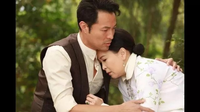 50歲前TVB當家花旦,在街頭現路人素顏臉被贊仍很有氣質!