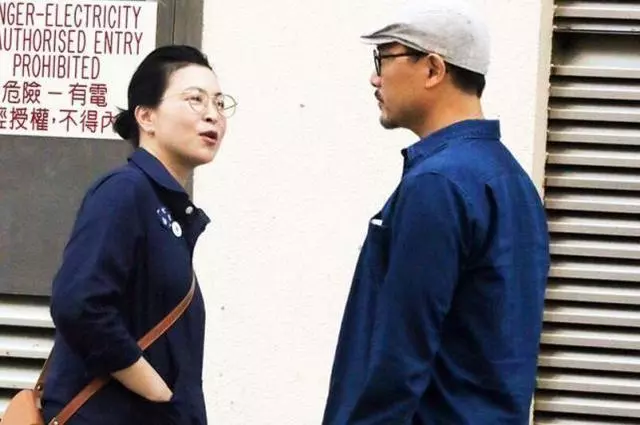 50歲前TVB當家花旦,在街頭現路人素顏臉被贊仍很有氣質!