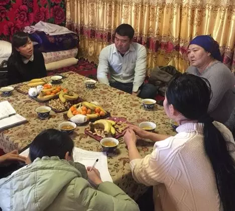 二婚女友索要高額彩禮,並讓我向家裡隱瞞她婚史,我該怎麼辦?