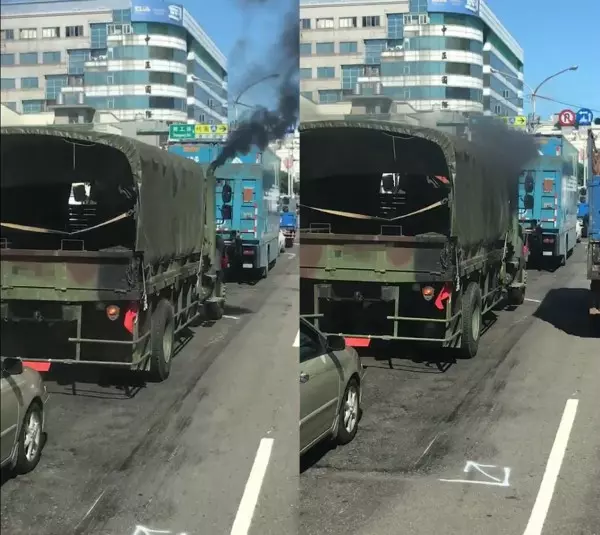 老舊軍車變成蒸氣火車?狂吐黑煙影片曝光網友傻眼