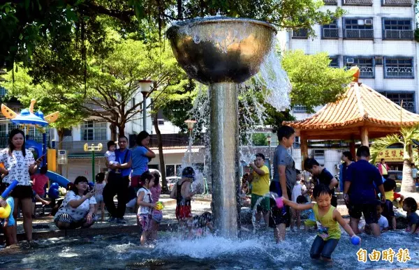 熱到爆!中壢4公園19日開放戲水消暑