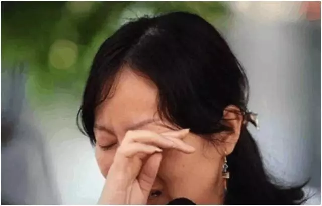 妹妹月入過萬,嫂子生二胎時轉帳6千,電話未斷,聽到對話後心疼