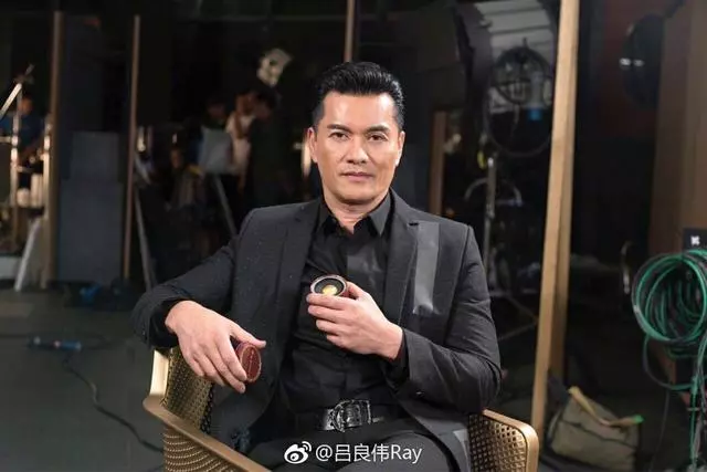 周潤發老婆,呂良偉老婆,同樣都是明星夫人,差距怎就這麼大!