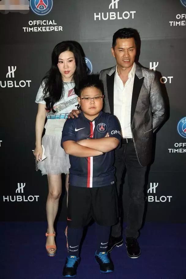 周潤發老婆,呂良偉老婆,同樣都是明星夫人,差距怎就這麼大!