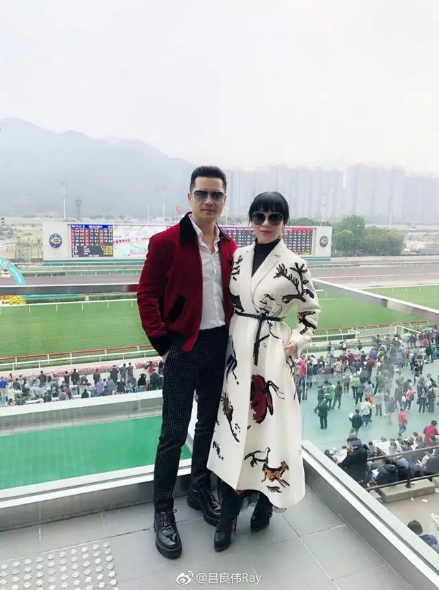 周潤發老婆,呂良偉老婆,同樣都是明星夫人,差距怎就這麼大!
