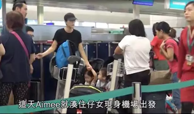 不舍老婆帶娃回加拿大,陳豪機場狂吻陳茵薇!