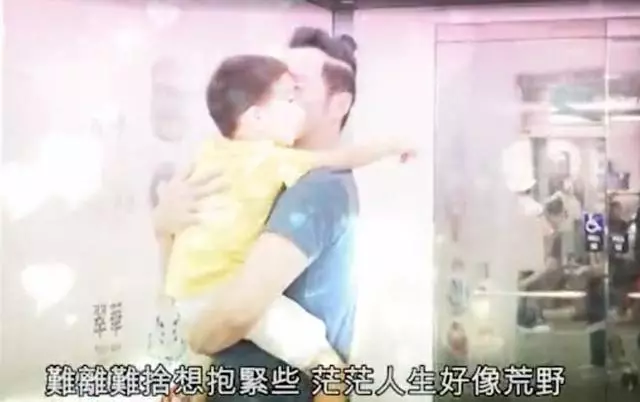 不舍老婆帶娃回加拿大,陳豪機場狂吻陳茵薇!