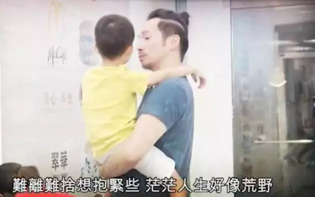 不舍老婆帶娃回加拿大,陳豪機場狂吻陳茵薇!