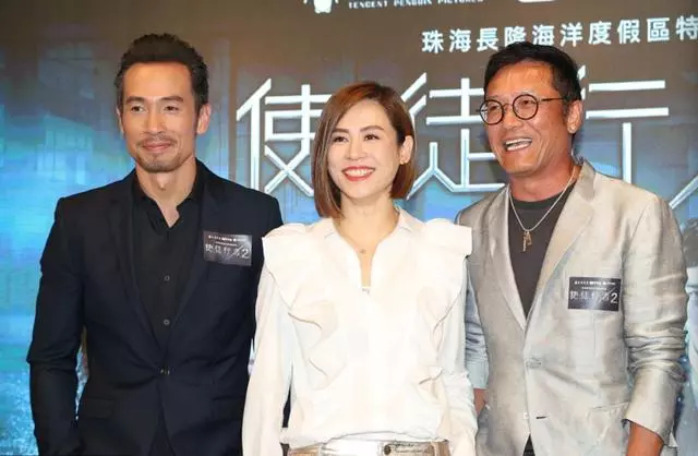 不舍老婆帶娃回加拿大,陳豪機場狂吻陳茵薇!