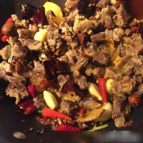 這道菜是我家餐桌上最熟悉的菜品,秋冬季進補,出現頻率也最高了