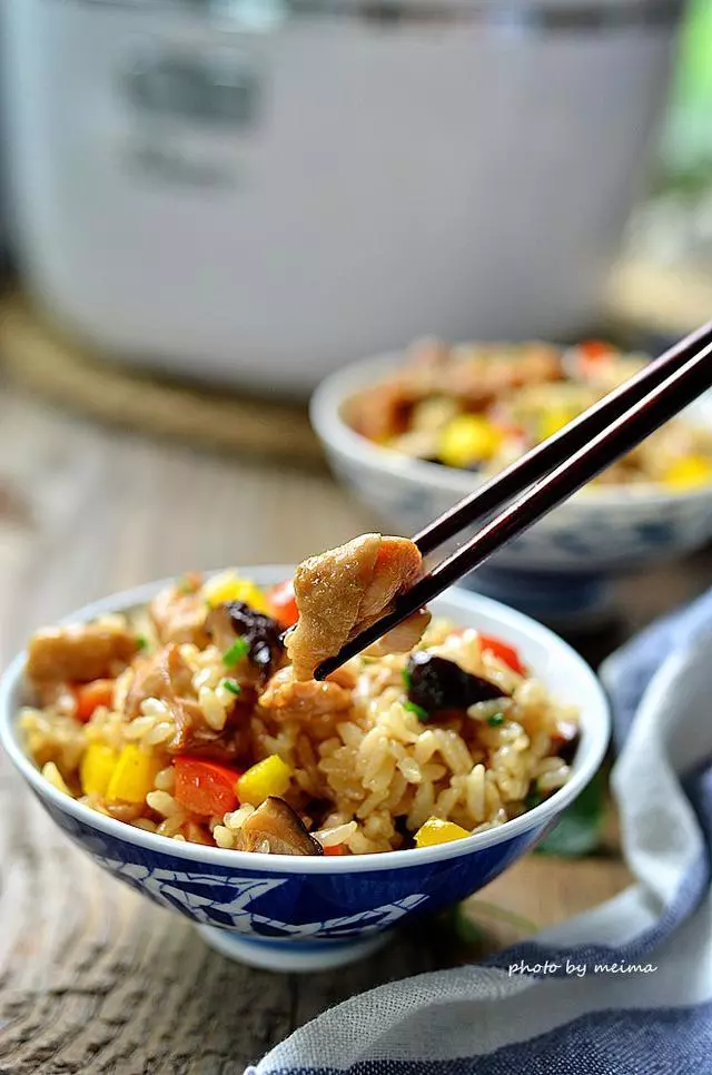 適合上班族的快手午飯,有飯有菜有肉,簡單幾步就能學會