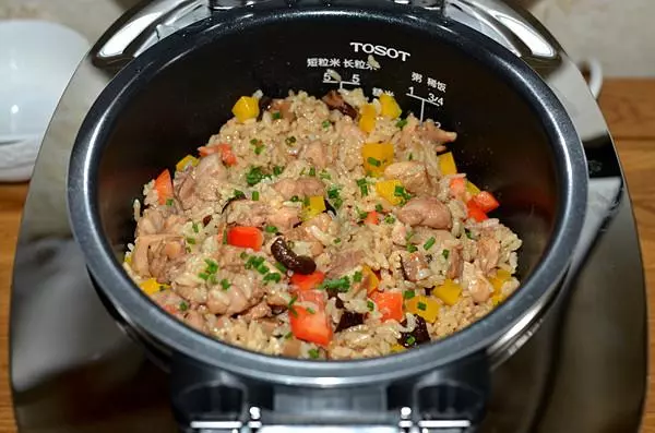 適合上班族的快手午飯,有飯有菜有肉,簡單幾步就能學會