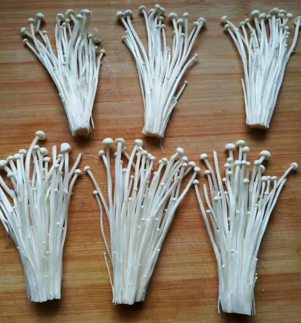 香噴噴的「酥炸金針菇」好吃又衛生,上菜保證 3分鐘就被家人搶光!