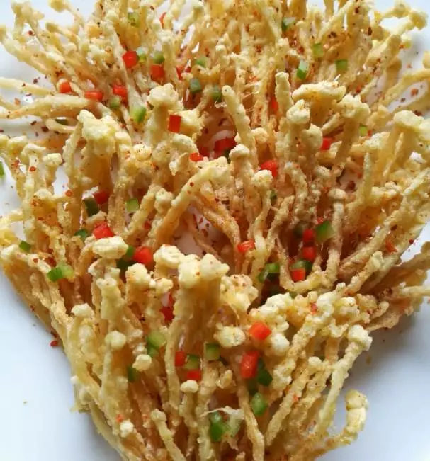 香噴噴的「酥炸金針菇」好吃又衛生,上菜保證 3分鐘就被家人搶光!