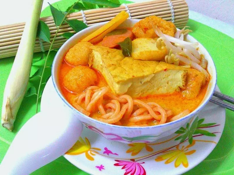 【自煮咖哩面 & 自製麵條】,材料可以放多多!美味十足~~