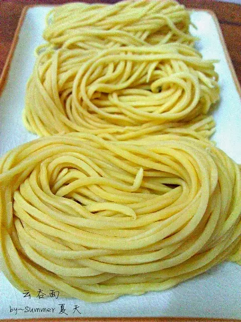 【自煮咖哩面 & 自製麵條】,材料可以放多多!美味十足~~