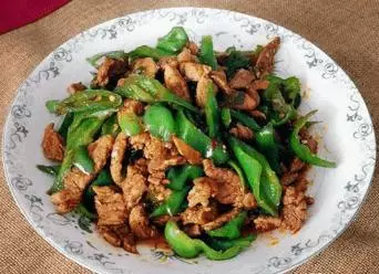 炒肉總是太老嚼不動?五星級廚師教你1簡單秘訣,肉質嫩滑超好吃