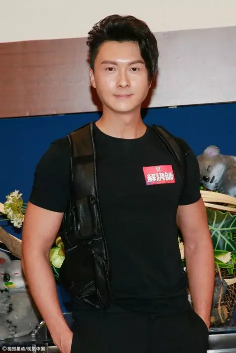 【帥哥視帝變肥仔!?】王浩信新戲吃肥自己, 結果臉腫了一圈像大叔!網友: 還我型男~