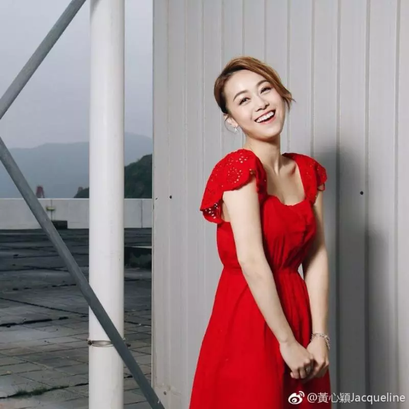 【10位TVB女藝人素顏照大PK!】素顏女神李佳芯竟然排在第二!排在第一的是「她」!