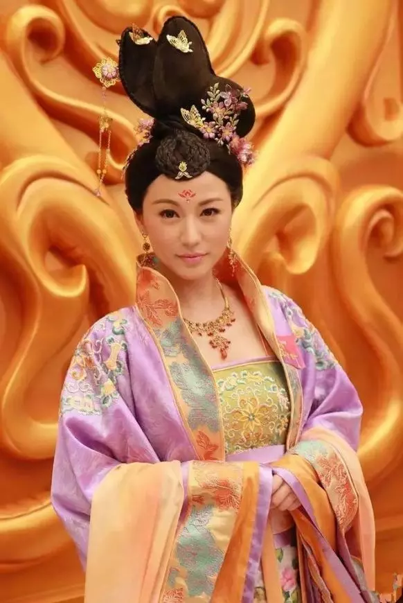 【10位TVB女藝人素顏照大PK!】素顏女神李佳芯竟然排在第二!排在第一的是「她」!