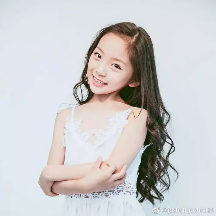 【比范爺還厲害!!】范冰冰高顏值堂妹正式出道!7歲就當上女主角!