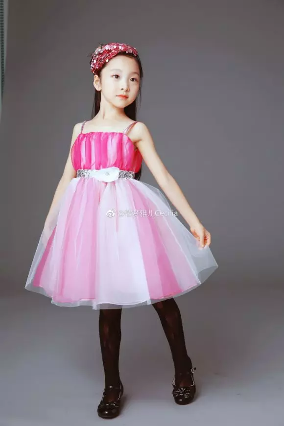 【比范爺還厲害!!】范冰冰高顏值堂妹正式出道!7歲就當上女主角!