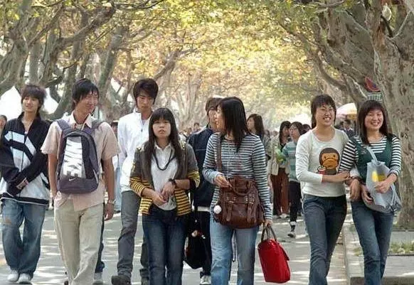 兒媳三年不孕,我讓兒子提出離婚,一年後兒子開車帶著她回來