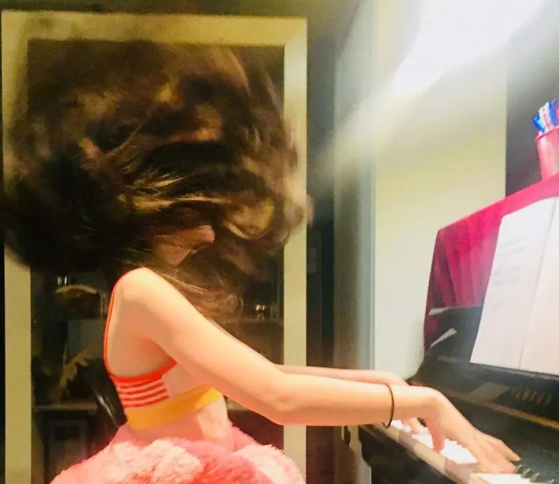 王菲女兒近照,12歲就打扮成媽媽模樣,網友:天后繼承有望了!
