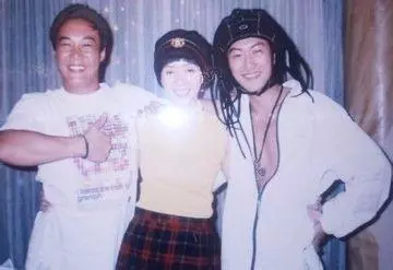 沒見過的合照:謝霆鋒竟然艷壓了所有人,林峰這變化也太大了吧!