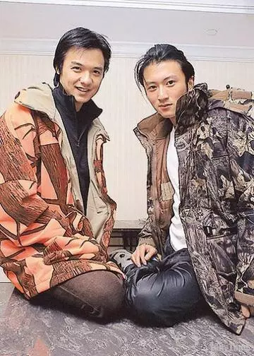 沒見過的合照:謝霆鋒竟然艷壓了所有人,林峰這變化也太大了吧!