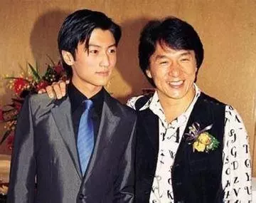 沒見過的合照:謝霆鋒竟然艷壓了所有人,林峰這變化也太大了吧!