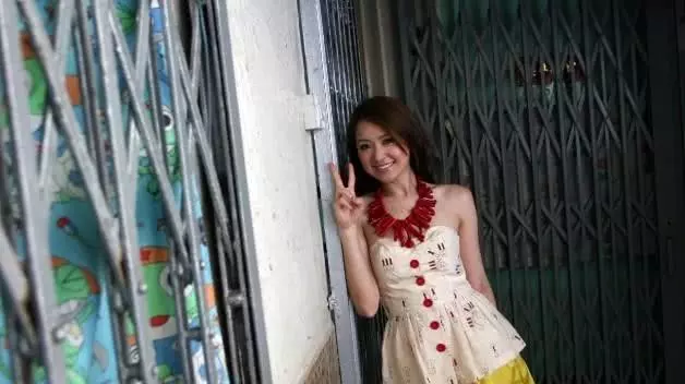 她25歲嫁入豪門,地位似保姆,5年生3女成富商的生子機器