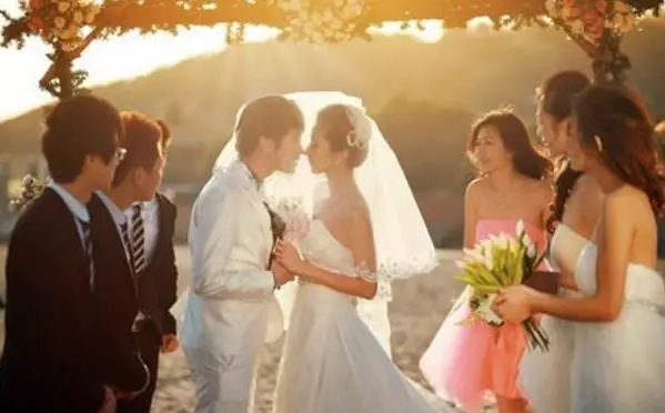 哥嫂結婚十年沒孩子,後來從外面抱個孩子回家,嫂子哭的撕心裂肺