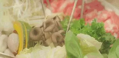 洗菜時加點它,髒東西、菜蟲自己跑出來!以前都白洗了!快學習吧!